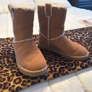 UGG Women's Brown Shearling Boots